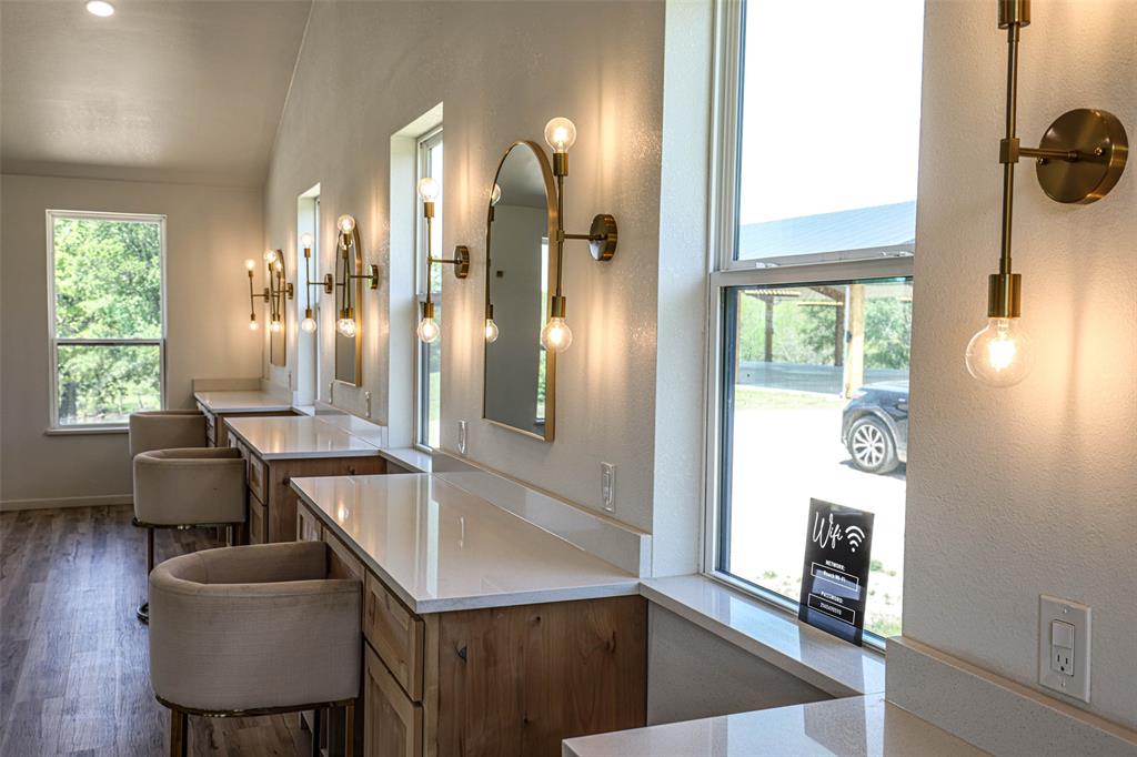 na - Commercial Sale