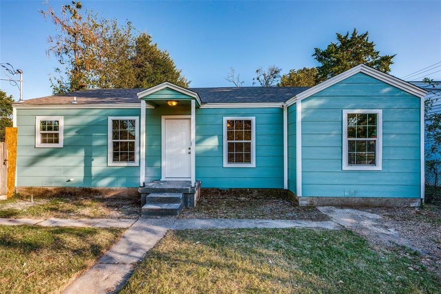 Welcome to this cozy 4-bedroom home nestled in the heart of Sunny South Dallas!
This charming property offers the perfect balance of privacy and convenience, with easy access to major highways. Enjoy a spacious backyard ideal for gatherings or events, along with ample parking to accommodate your needs.
Flexible Leasing Options Available!
The owner is open to short-term rentals and is also considering tenants who operate businesses from home, including boarding home operators.