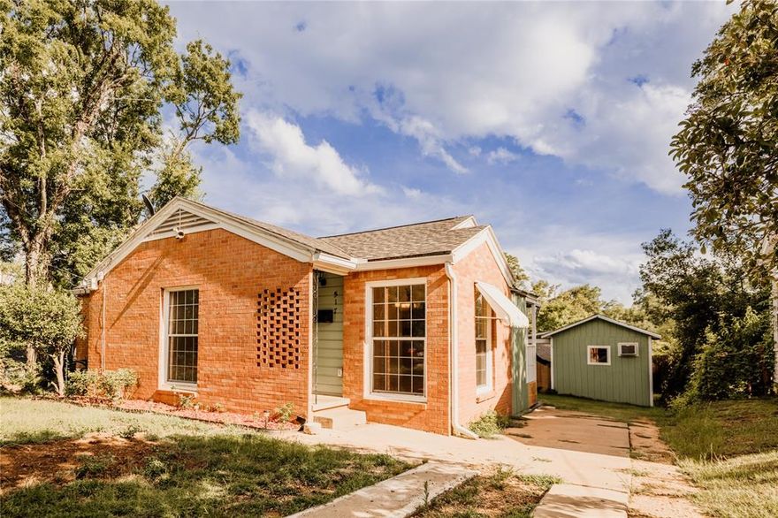 A charming 2 bedroom, 1 bath home in the heart of Midtown Tyler! This renovated 1066 sqft home features newly polished original hardwood flooring, a spacious detached workshop, and a bonus storage shed for additional storage. Bright living areas, functional layout, and a short walking distance to local restaurants. This is is a great opportunity for first-time buyers, downsizers, or investors looking for a move-in home!

1% down financing available if qualifiable with a regional bank!