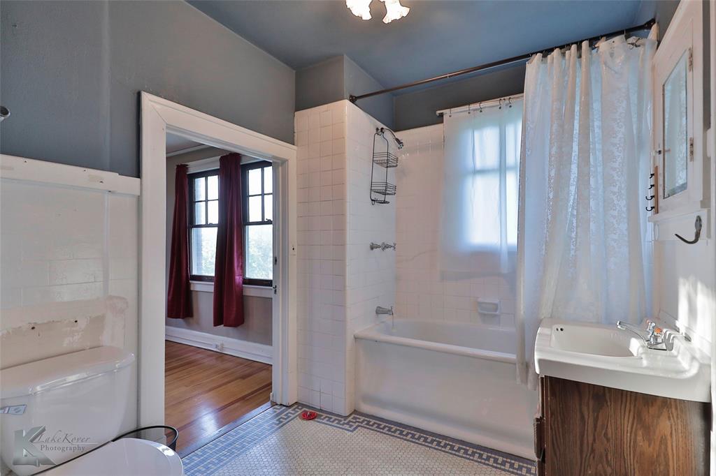 Henry Sayles Of Harris - Residential