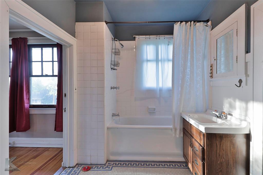 Henry Sayles Of Harris - Residential