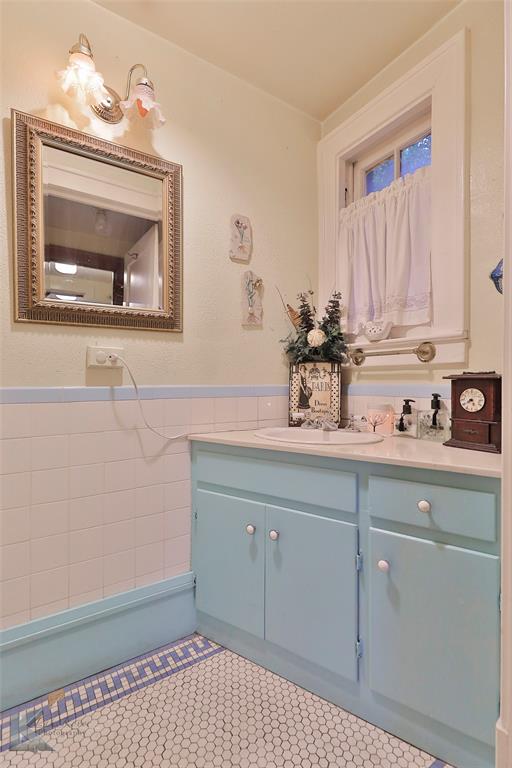 Henry Sayles Of Harris - Residential