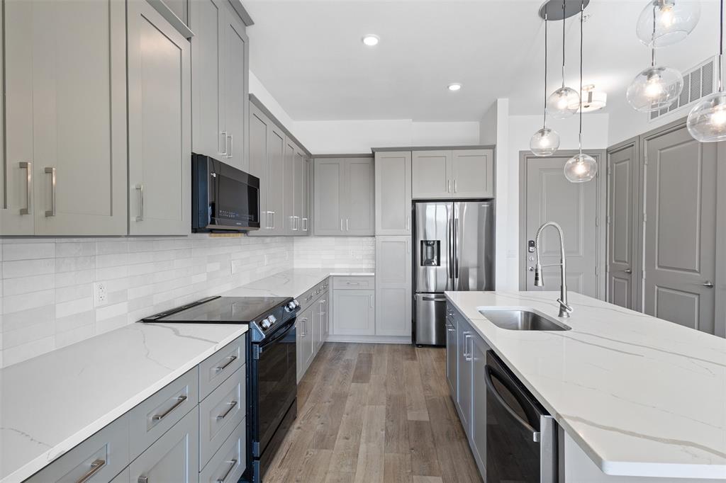 THE VIEW RESIDENTIAL CONDOMINIUM - Residential Lease