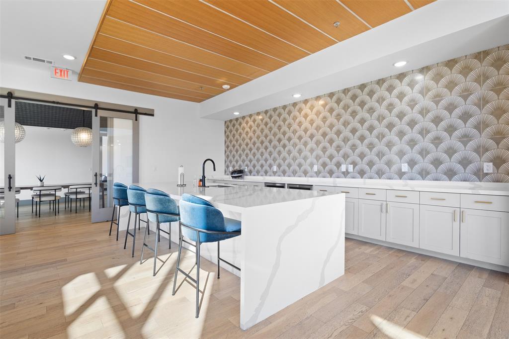 THE VIEW RESIDENTIAL CONDOMINIUM - Residential Lease