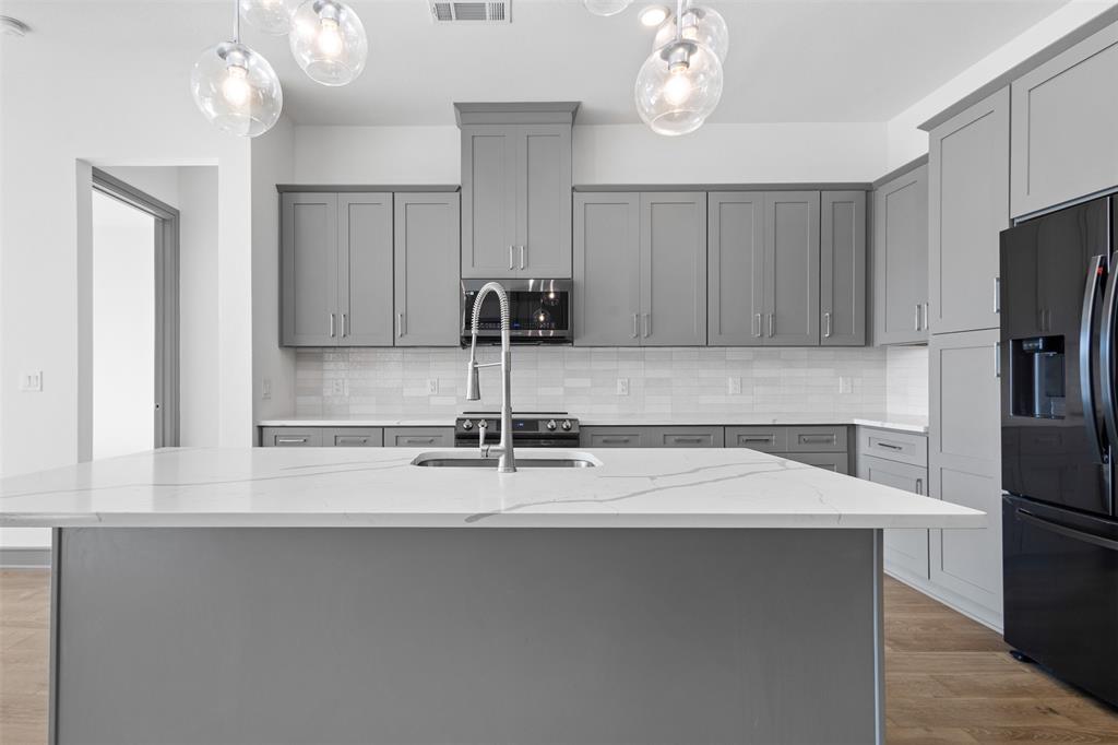 THE VIEW RESIDENTIAL CONDOMINIUM - Residential Lease