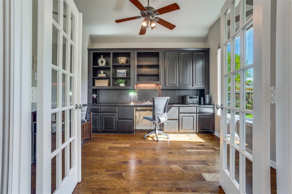 2701 Greenview Drive