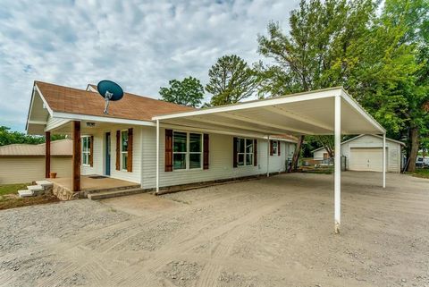 A home in Jacksboro