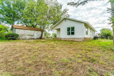 A home in Jacksboro