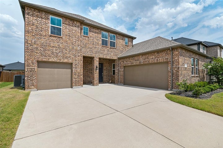 Photo 1 of 24 — 915 Crossvine Drive, Mansfield, TX 76063
