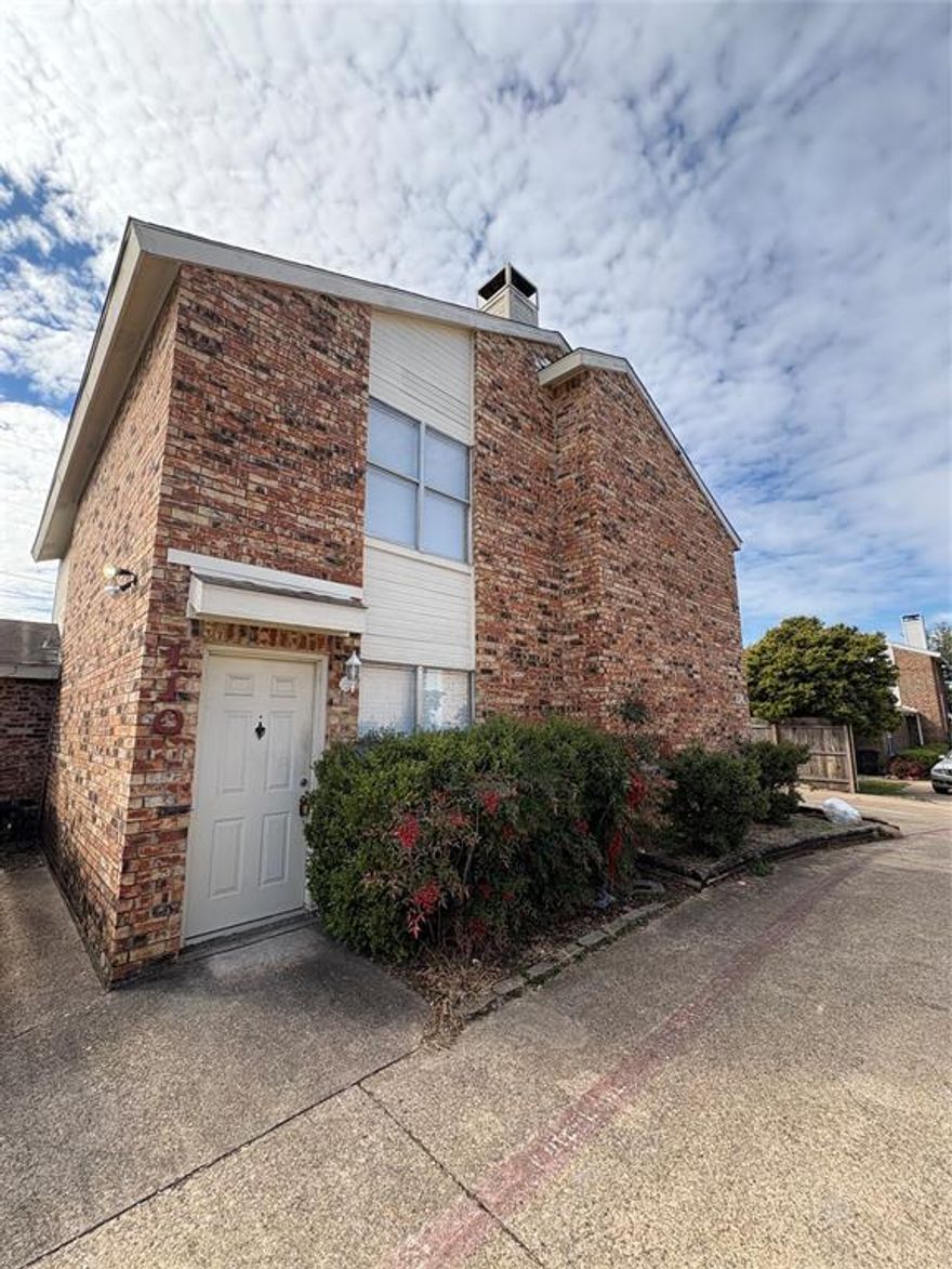 Beautiful townhome in the County Bend complex. Property has been remodeled with ceramic tile and new carpet. Open floor plan makes it seem bigger than it is. Downstairs is the entertaining area with two dining areas and a large living room and half bath. Bedrooms are upstairs with a full bath. There is also a laundry room downstairs and small backyard. Most importantly, this is priced for that first time home buyer who wants a place of their own.