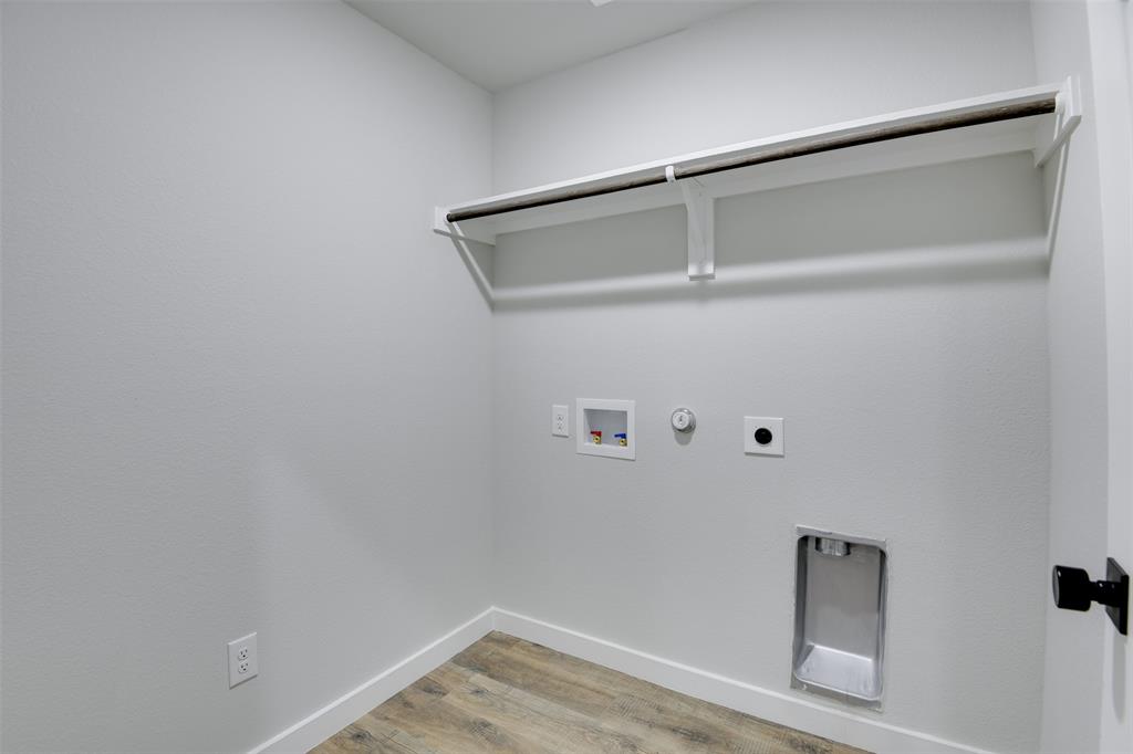 EDGEWOOD ESTS - Residential Lease