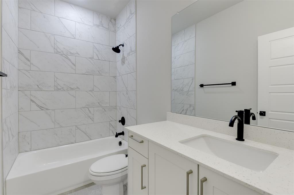 EDGEWOOD ESTS - Residential Lease