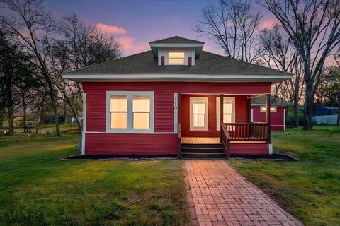 Photo of 110 English Street, Mount Vernon, TX 75457 (MLS # 21215160)