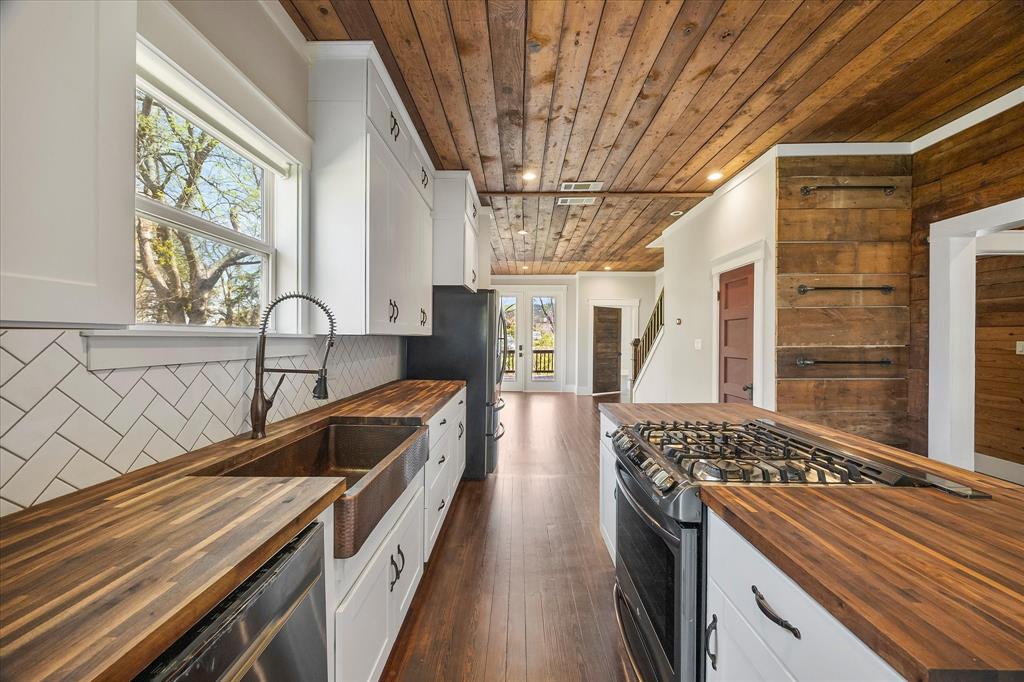 AB 425 J SLOAN 137 X 100 LOT AVG - Residential