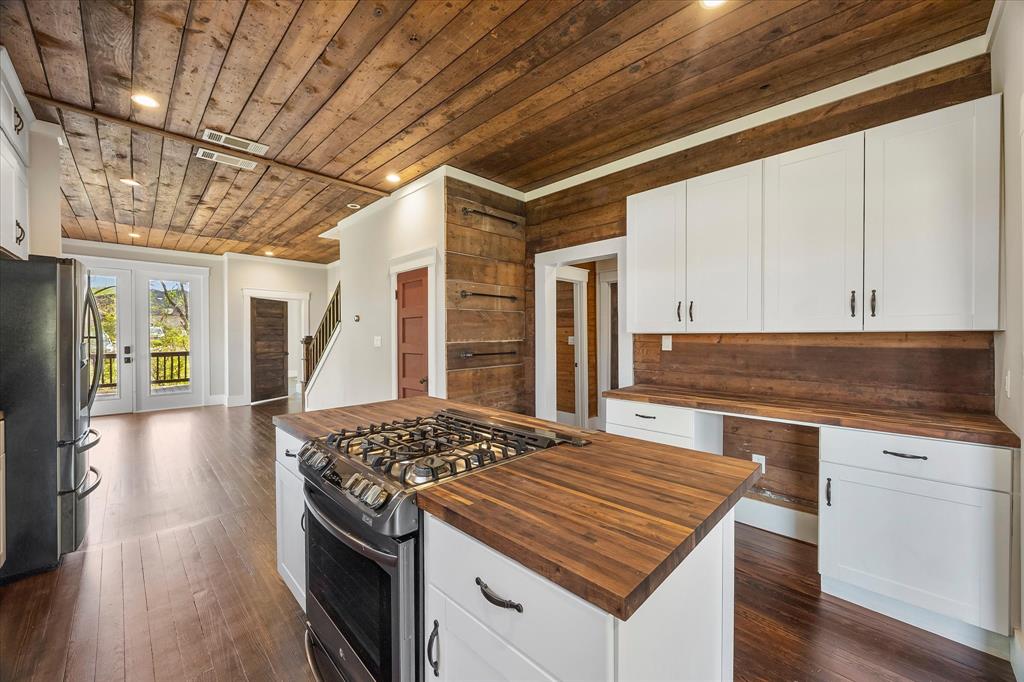 AB 425 J SLOAN 137 X 100 LOT AVG - Residential