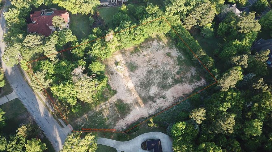 Prime opportunity in the gated and secure subdivision of Stonegate on a large 1.65 acre lot. 
Highly sought after, established neighborhood. 
This is the only available vacant lot in the entire subdivision. 

Surrounded by established luxury homes, large trees and a well-maintained community, this property offers a rare chance to build exactly what you want.  Ideally positioned, this flat & build-ready lot provides flexibility for custom construction while still benefiting from the consistency and appeal of the Stonegate neighborhood. 

- Utilities are at the road
**Water Well onsite for irrigation**

The lot offers convenient access to nearby restaurants, schools & downtown, making it both practical and desirable. Secure your position in a fully developed neighborhood and build on the last currently available Stonegate lot.