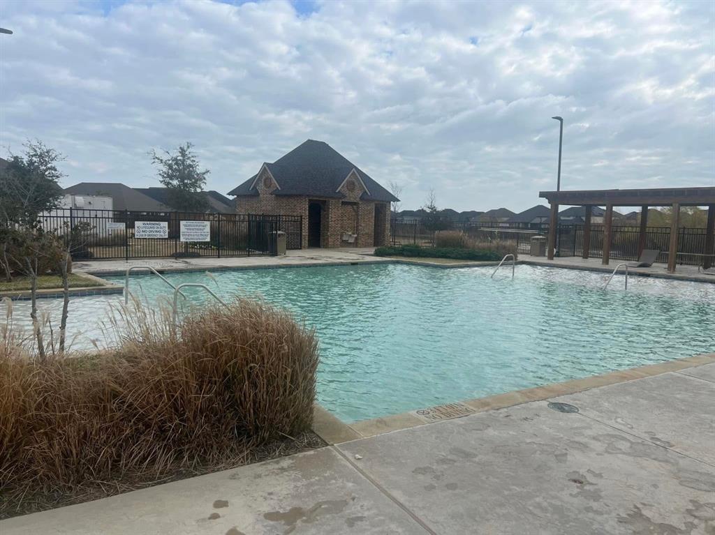 Waxahachie, Texas 75165, United States, 4 Bedrooms Bedrooms, ,2 BathroomsBathrooms,Residential,Pending,20478