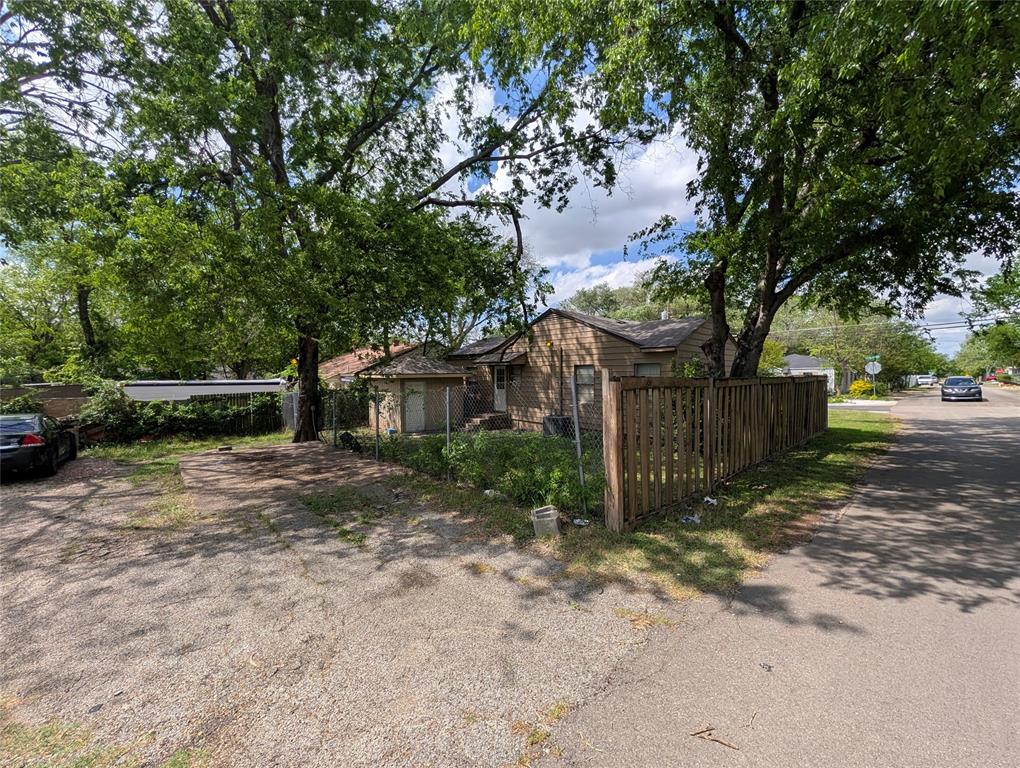 Blue Bonnet Lawn - Residential