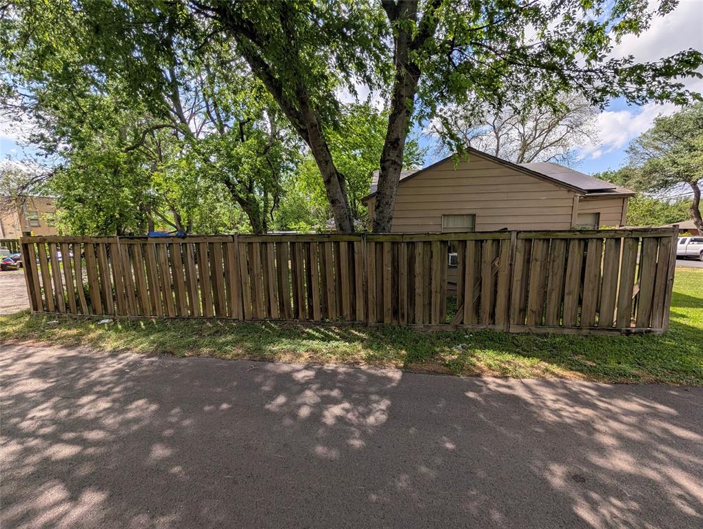 Blue Bonnet Lawn - Residential