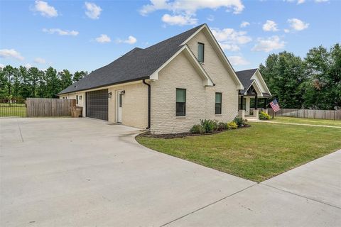 A home in Lindale