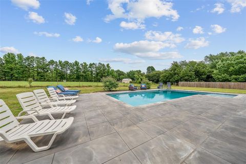 A home in Lindale