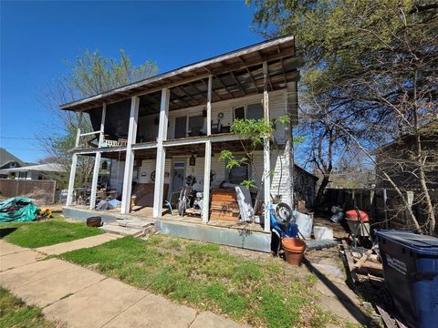 Photo of 410 W Locust Street, Whitewright, TX 75491 (MLS # 21214532)