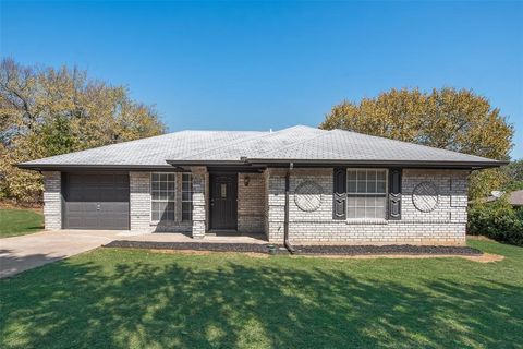 206 E Maple Street Keene TX 76059