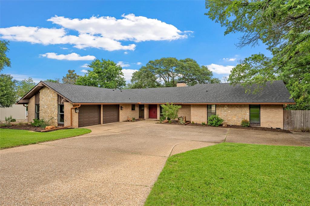 2605 Woodmont Circle
