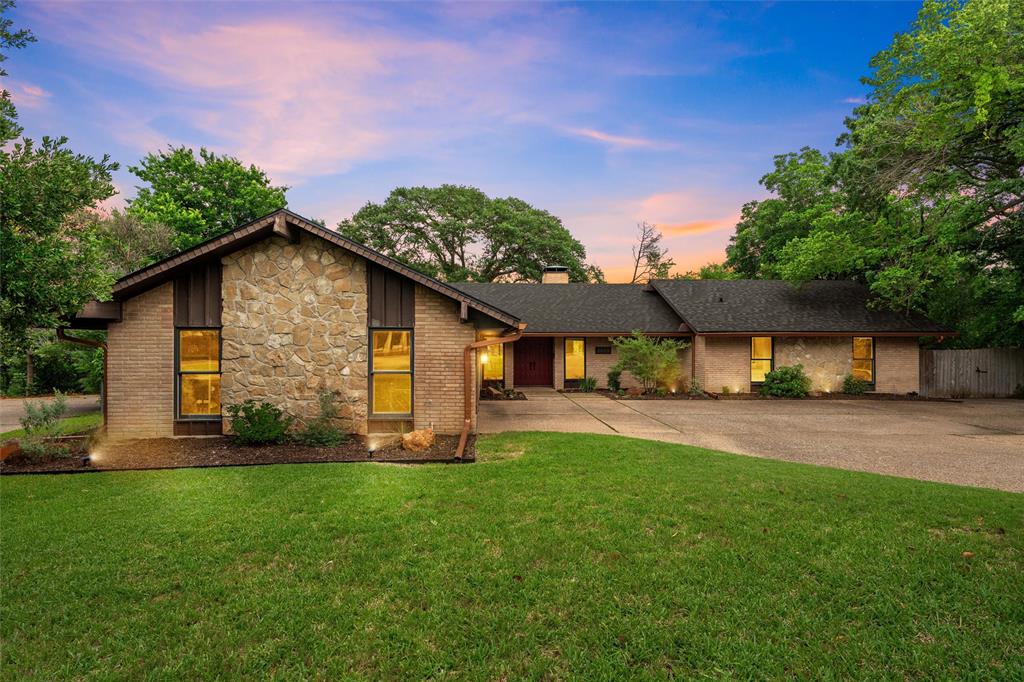 2605 Woodmont Circle