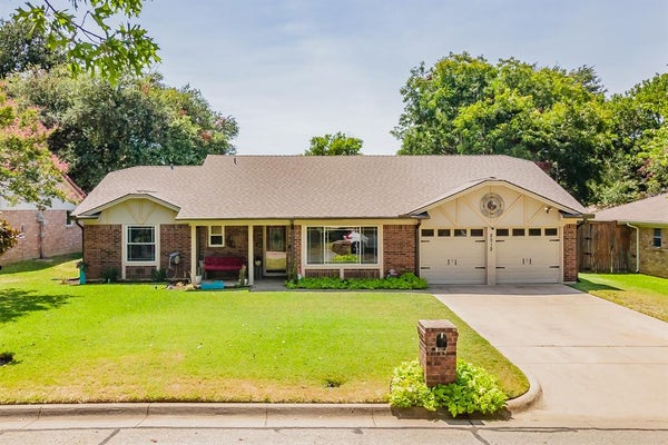 2512 GLASSBORO CIR, ARLINGTON, TX 76015 - Image 0f30e4ca2d883bc876ca412daba1d3ea/1874512484
