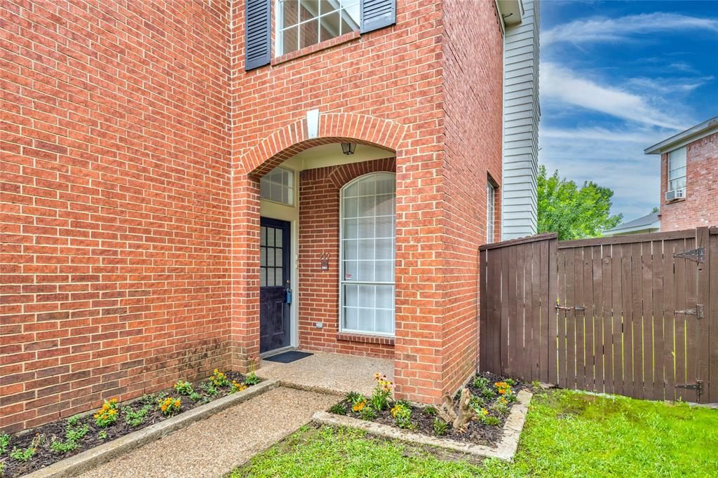 559 Raintree Circle