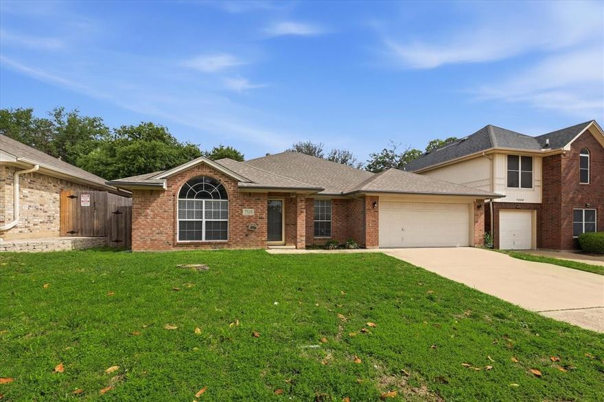 Welcome to this bright and fresh 4-bedroom, 2-bath home in Fort Worth’s Arbor Park subdivision. The open-concept layout features granite counters and stainless steel appliances in the kitchen, flowing into a flexible living area that’s ideal for entertaining. Natural light enhances the home’s clean finishes and versatile floor plan, offering practical spaces to suit a range of needs. Located in Arbor Park, this residence combines modern updates with functional design!