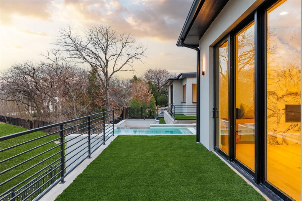 KNOLLS AT SOLANA - Residential