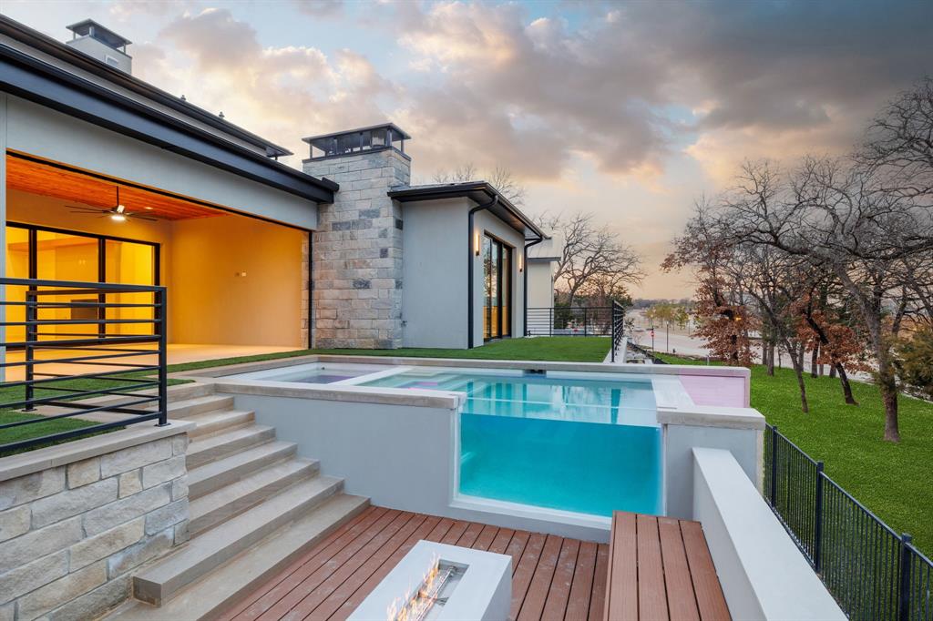 KNOLLS AT SOLANA - Residential