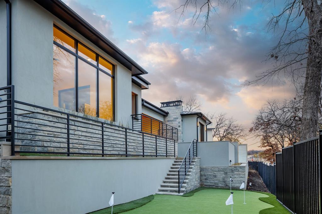 KNOLLS AT SOLANA - Residential