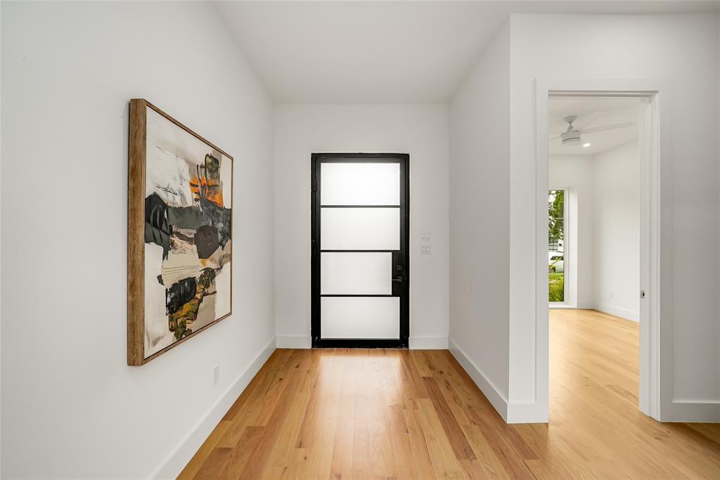 2410 N Prairie Avenue