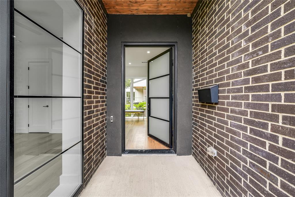 2410 N Prairie Avenue