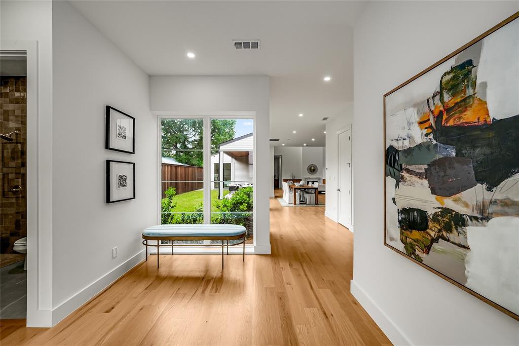 2410 N Prairie Avenue