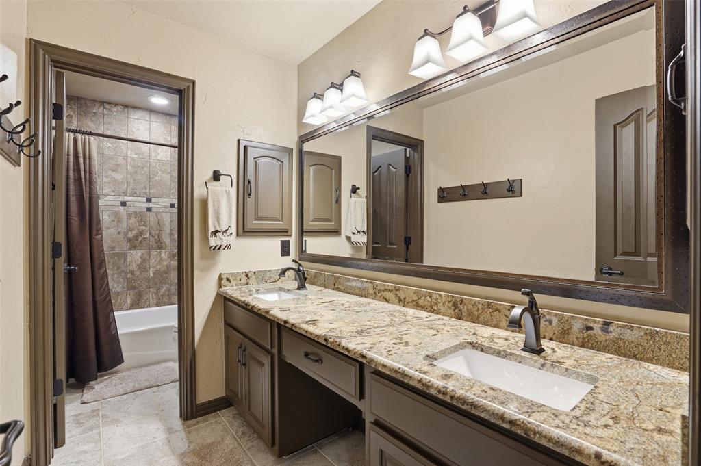 9310 Bellechase Rd, Granbury, TX, 76049, USA, 5 Bedrooms Bedrooms, ,5 BathroomsBathrooms,Residential,Active,9310 Bellechase Rd,21284712