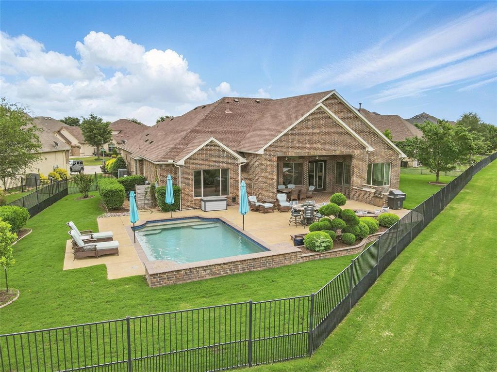 9900 Lindenwood Trail