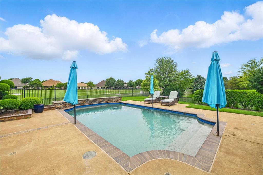 9900 Lindenwood Trail