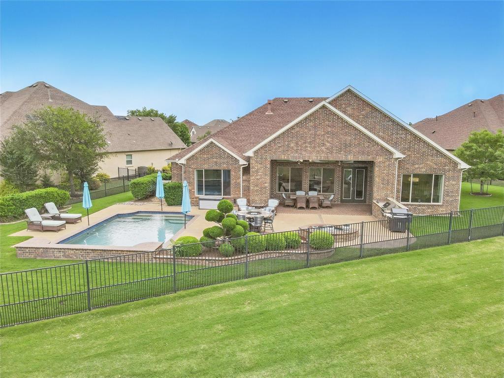 9900 Lindenwood Trail