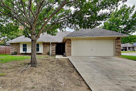 Photo of 1523 Warwick Drive, Mansfield, TX 76063 (MLS # 21315164)