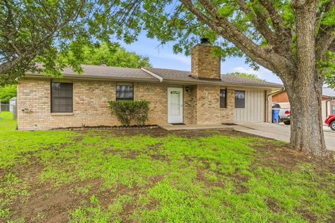 Photo of 1414 W Torrey Street, Granbury, TX 76048 (MLS # 21243929)