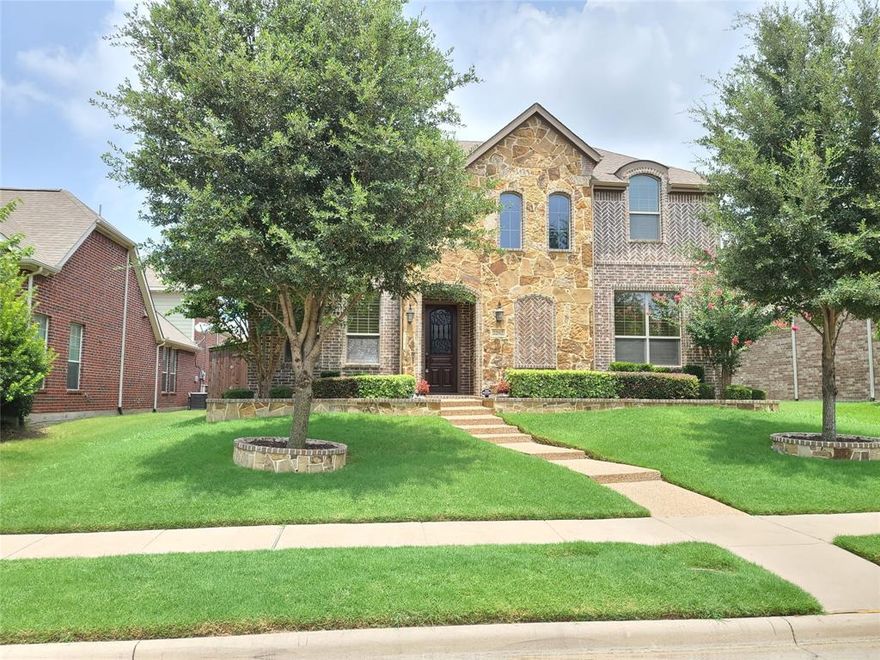 ABSOLUTELY STUNNING EXECUTIVE HOME! Looks and feels BRAND NEW! Custom shutters across the front of house. Cooks delight kitchen with gorgeous granite countertops and upgraded appliances. Charming breakfast room and elegant formal dining room. Fifth Bedroom would make a fantastic office or in-law suite.  Incredible media room with custom paint.  Luxurious master suite with large jetted tub, separate shower, dual vanities and huge walkin closet. All secondary bedrooms are good size and have walkin closets. Exemplary Frisco ISD, 1 block to elementary and 2 blocks to High School. Miles of walking trails, comm pool, multipurpose fields, and playgrounds. DON'T MISS THE CHANCE TO LIVE THE GOOD LIFE!