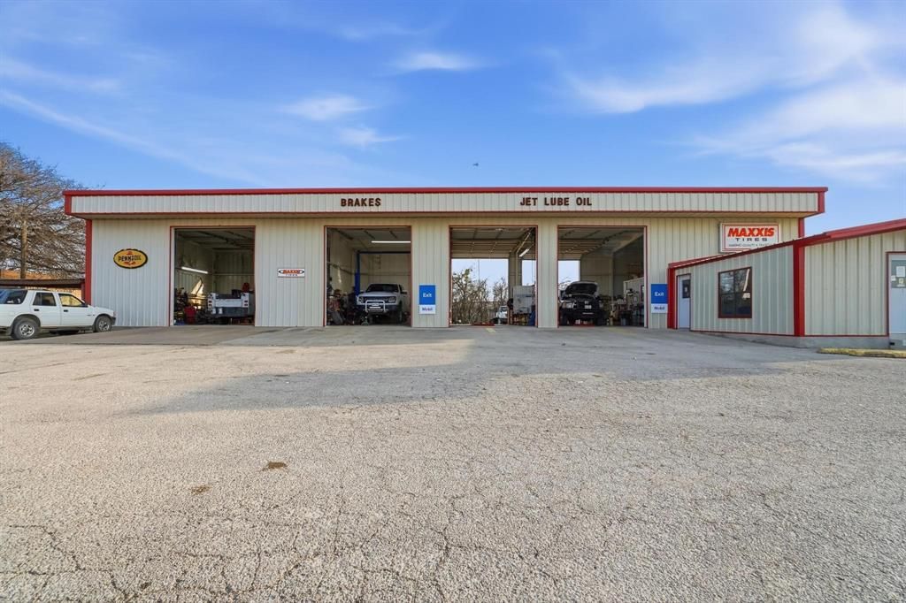 Photo of 112 Santa Anna Avenue, Coleman, TX 76834 (MLS # 21223386)