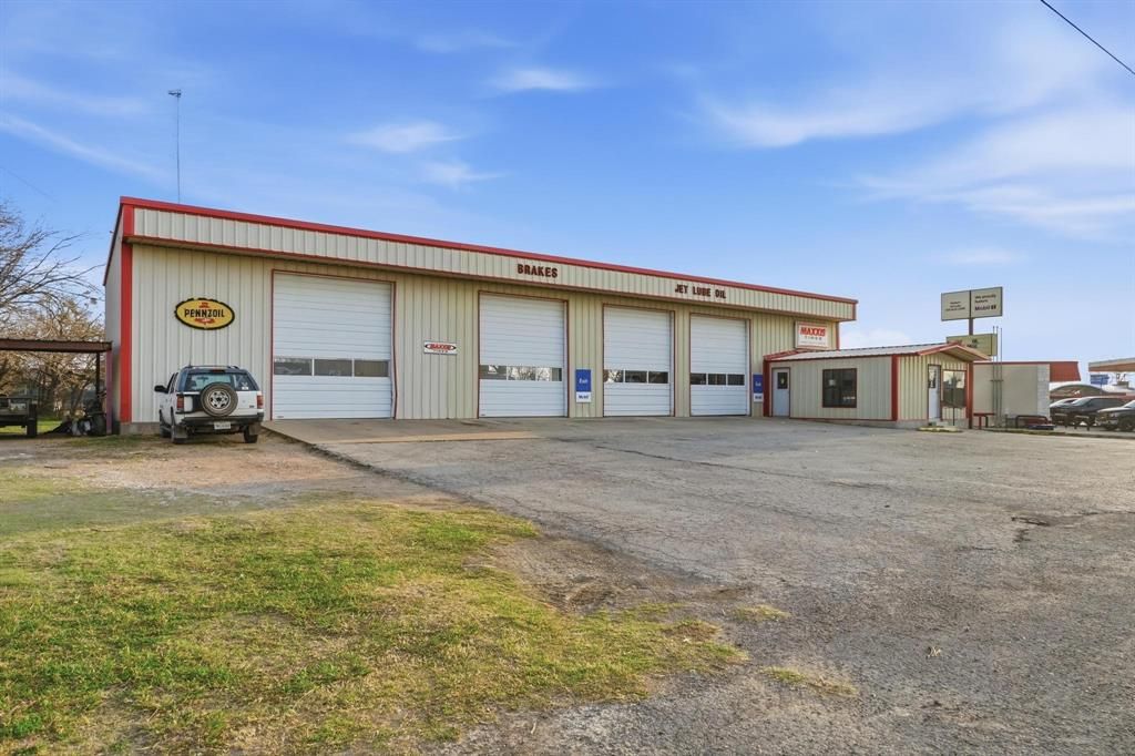 Photo of 112 Santa Anna Avenue, Coleman, TX 76834 (MLS # 21223386)