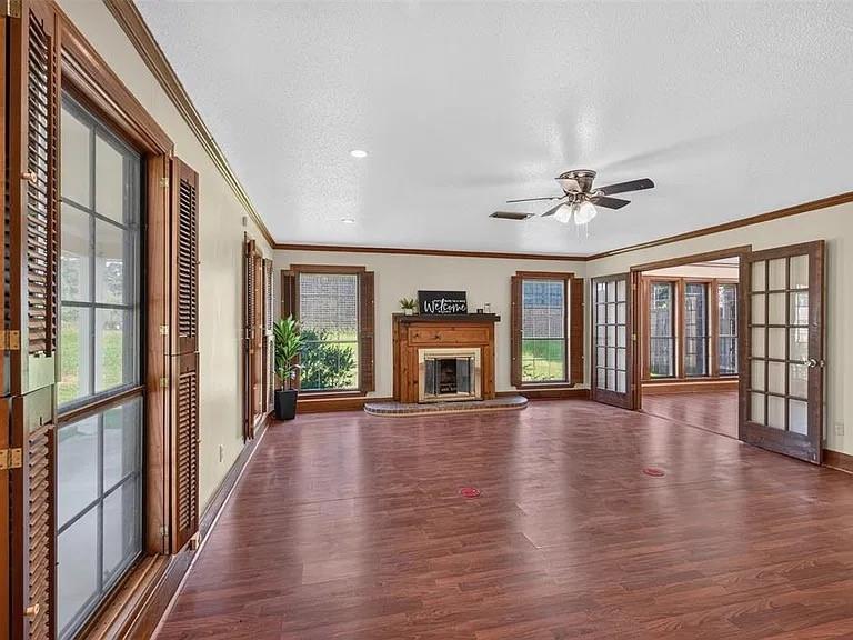 Photo of 121 Deer Lane, Mansfield, LA 71052 (MLS # 21420155)