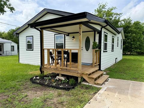 Photo of 615 Smith Circle, Point, TX 75472 (MLS # 21286461)