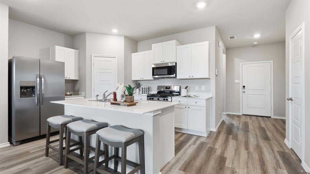 Photo of 1716 LEEVON Lane, Fort Worth, TX 76140 (MLS # 21317094)